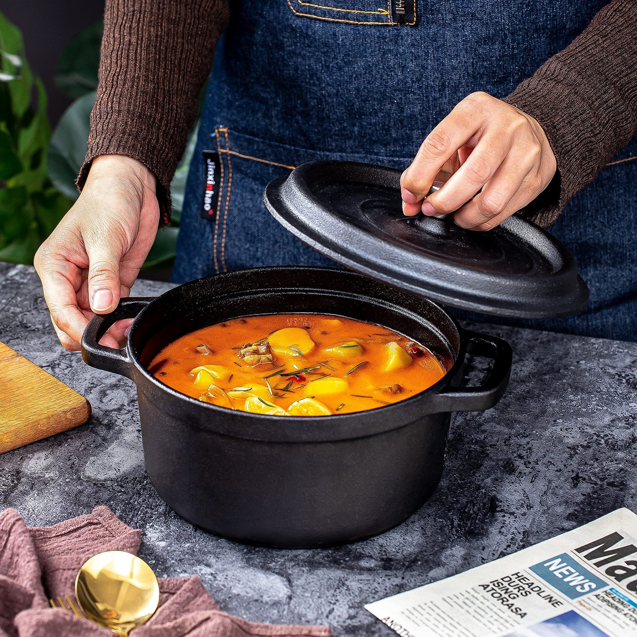 24cm Pre - seasoned NonStick Cast Iron Dutch Oven Handles Lid Skillet Cookware Braising Pot Pan Casserole - Home & Garden > Kitchenware > Skillets & Frying Pans - Rivercity House & Home Co. (ABN 18 642 972 209) - Affordable Modern Furniture Australia
