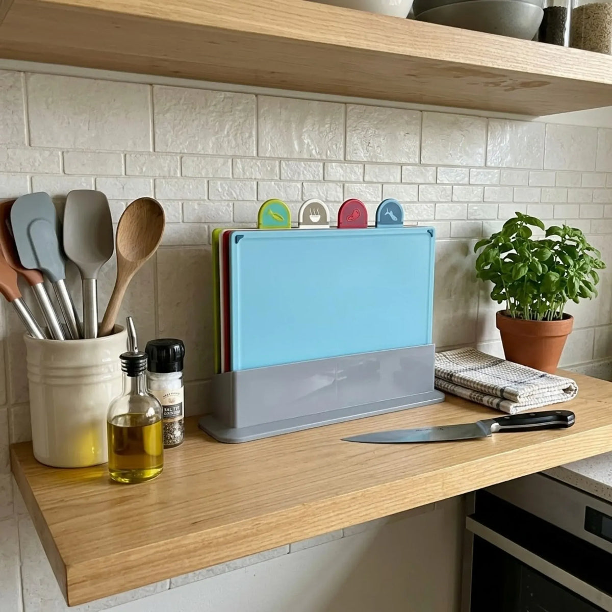 4-Piece Colour-Coded Cutting Board Set with Stand for Kitchen Organisation - Multi Colour