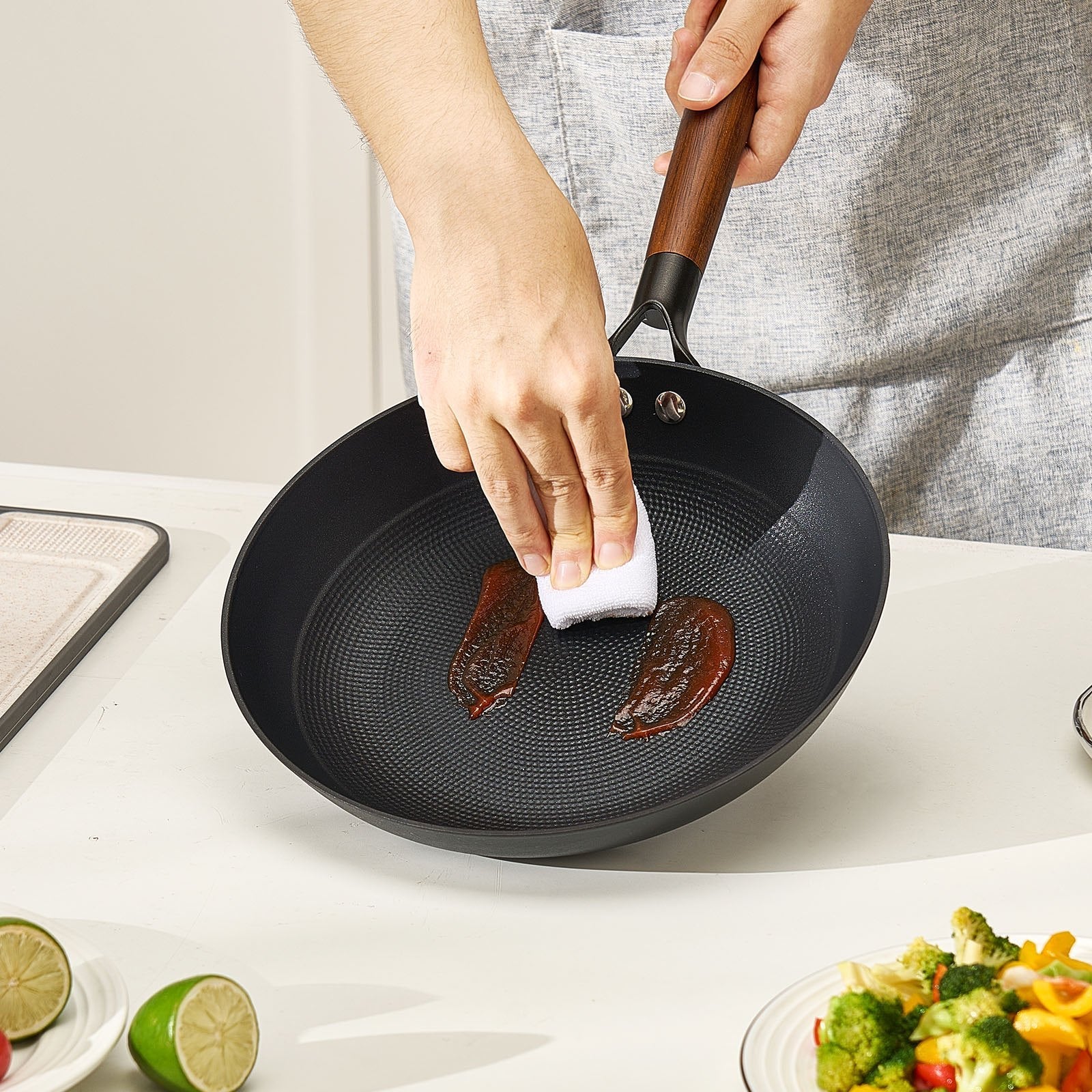 Cast Iron Skillet, 3 - Piece Frying Pan Set (205, 265, 310 mm), Nonstick Skillets with Detachable Wood Handle, Pre - Seasoned Chef's Pan, Kitchen Cookware for Gas, Electrical, and Induction, Black - Home & Garden > Kitchenware > Skillets & Frying Pans - Rivercity House & Home Co. (ABN 18 642 972 209) - Affordable Modern Furniture Australia