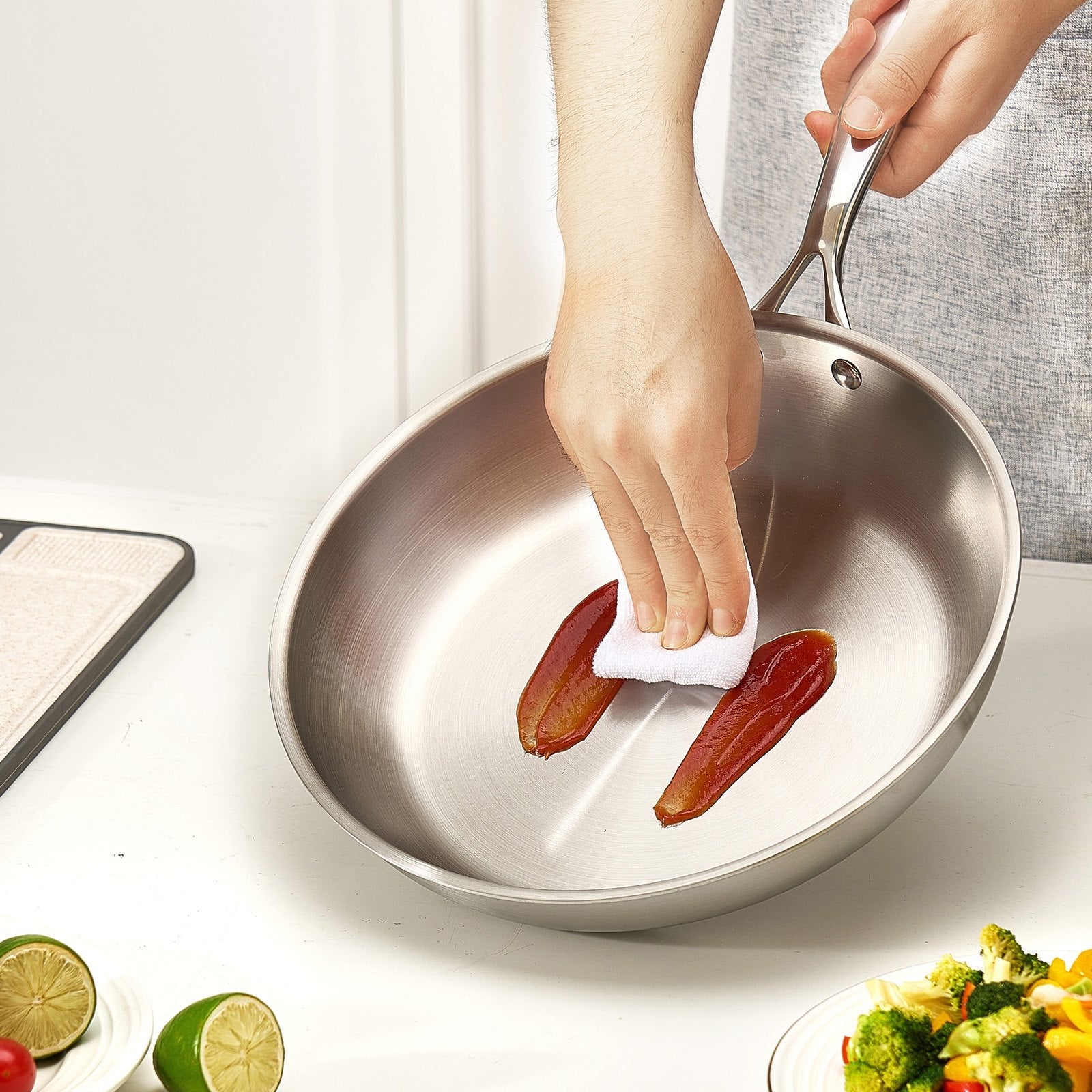 Tri - Ply Stainless Steel Frying Pan, 3 Piece (240, 280, 320 mm), Cooking Skillet with Heat - Resistant Handle, Chef's Kitchen Cookware, Oven, Gas, Electric, Induction, Dishwasher Compatible, Silver - Appliances > Kitchen Appliances > Food Warmers & Chafing Dishes - Rivercity House & Home Co. (ABN 18 642 972 209) - Affordable Modern Furniture Australia